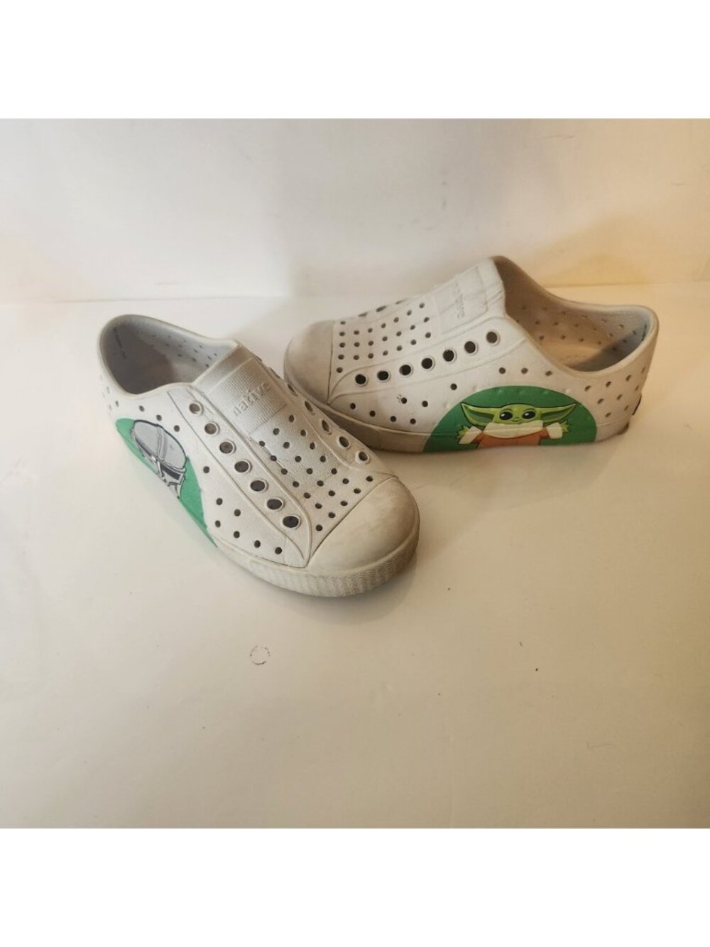 Native Jefferson Star Wars Mandalorian Grogu Baby Yoda Shoes White Kids C10